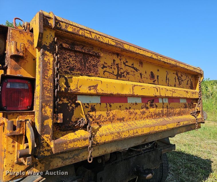 image for item LW9719 1991 Ford F800  dump truck