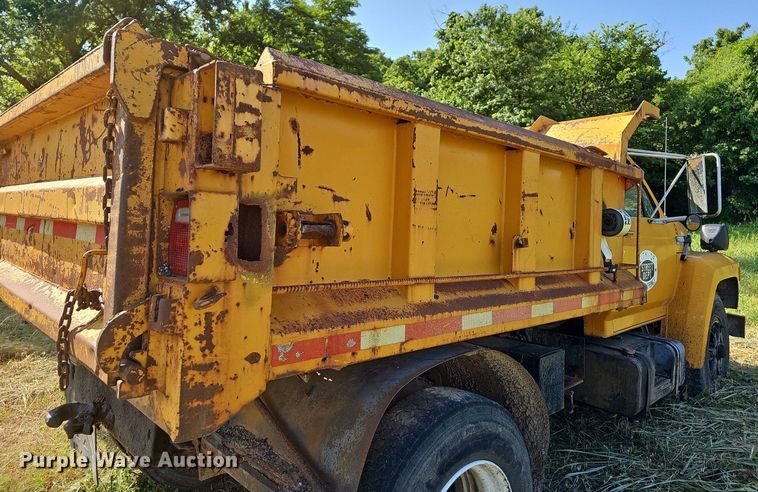 image for item LW9719 1991 Ford F800  dump truck