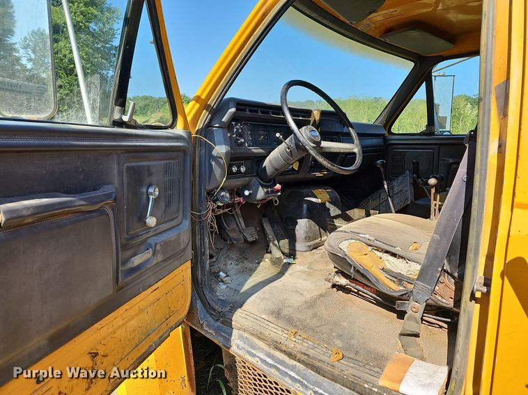 image for item LW9719 1991 Ford F800  dump truck