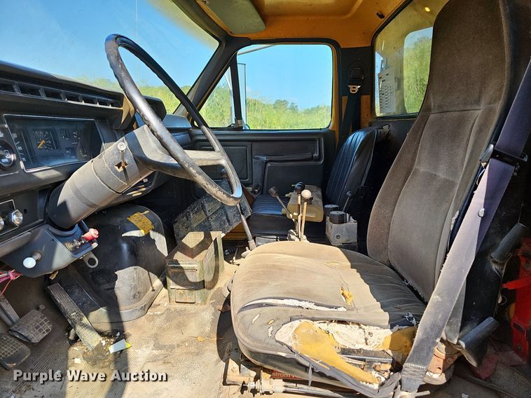 image for item LW9719 1991 Ford F800  dump truck