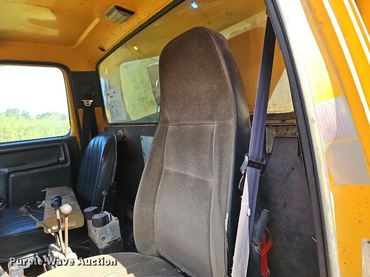 image for item LW9719 1991 Ford F800  dump truck