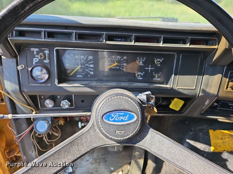 image for item LW9719 1991 Ford F800  dump truck