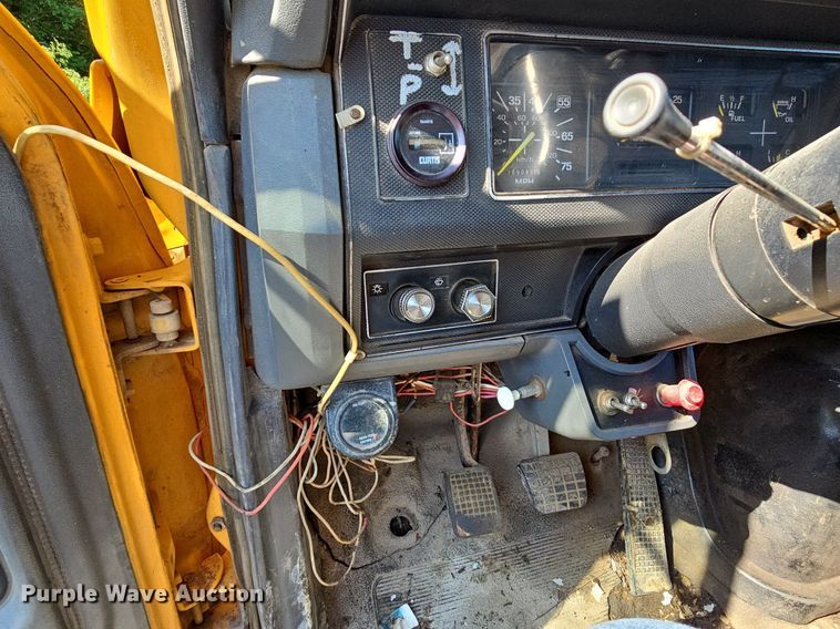 image for item LW9719 1991 Ford F800  dump truck