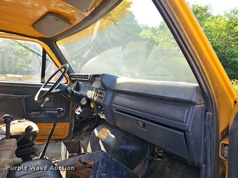 image for item LW9719 1991 Ford F800  dump truck