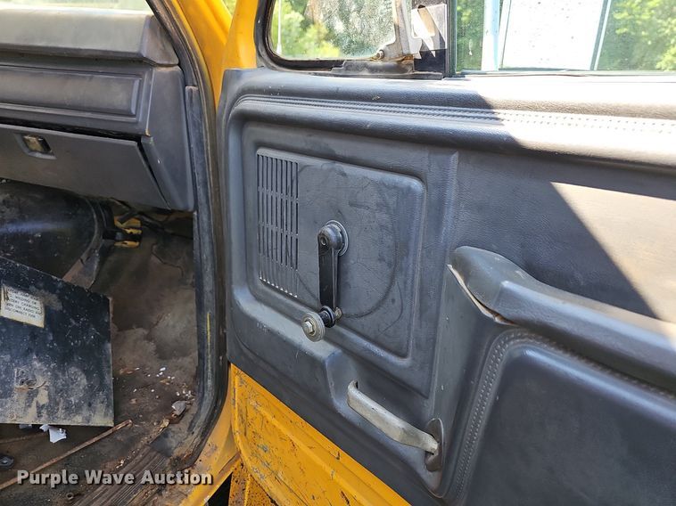 image for item LW9719 1991 Ford F800  dump truck