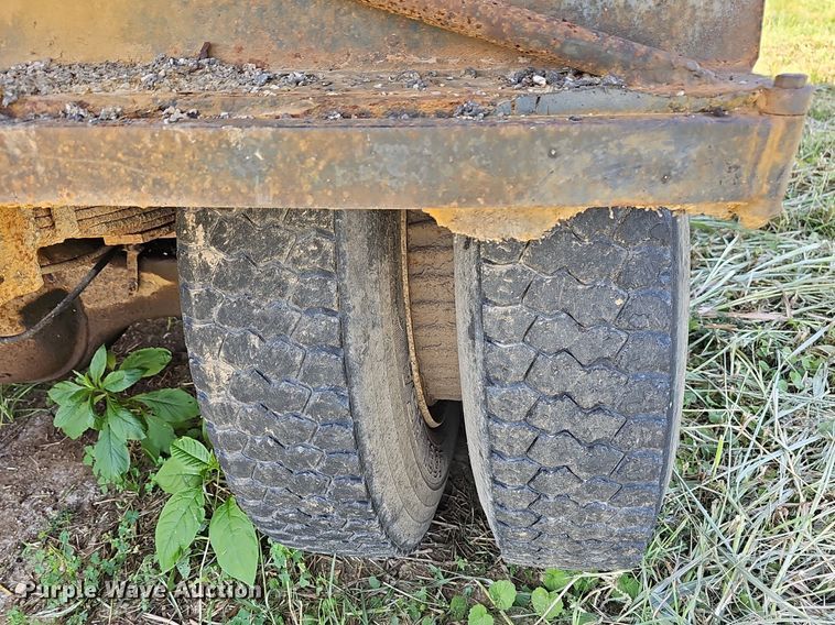 image for item LW9719 1991 Ford F800  dump truck