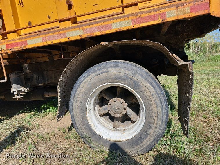 image for item LW9719 1991 Ford F800  dump truck