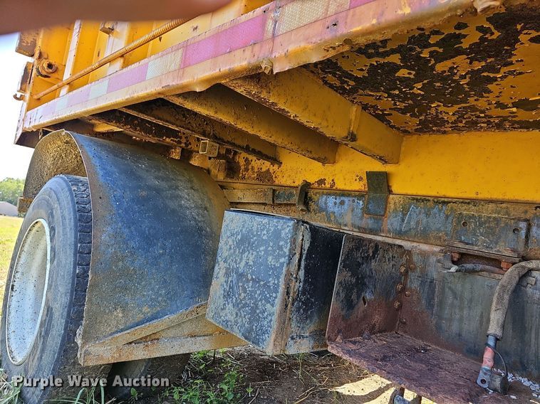 image for item LW9719 1991 Ford F800  dump truck