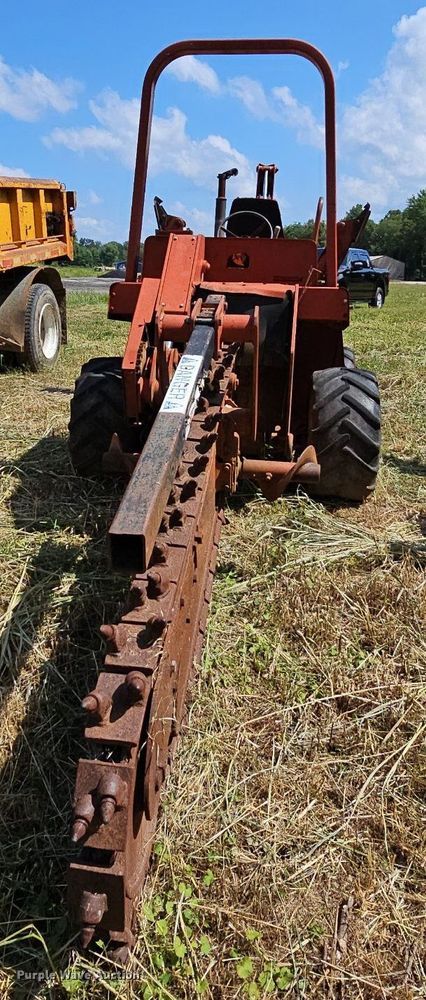 image for item LW9720 1988 Ditch Witch 4010  trencher