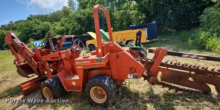 image for item LW9720 1988 Ditch Witch 4010  trencher