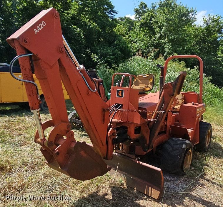 image for item LW9720 1988 Ditch Witch 4010  trencher