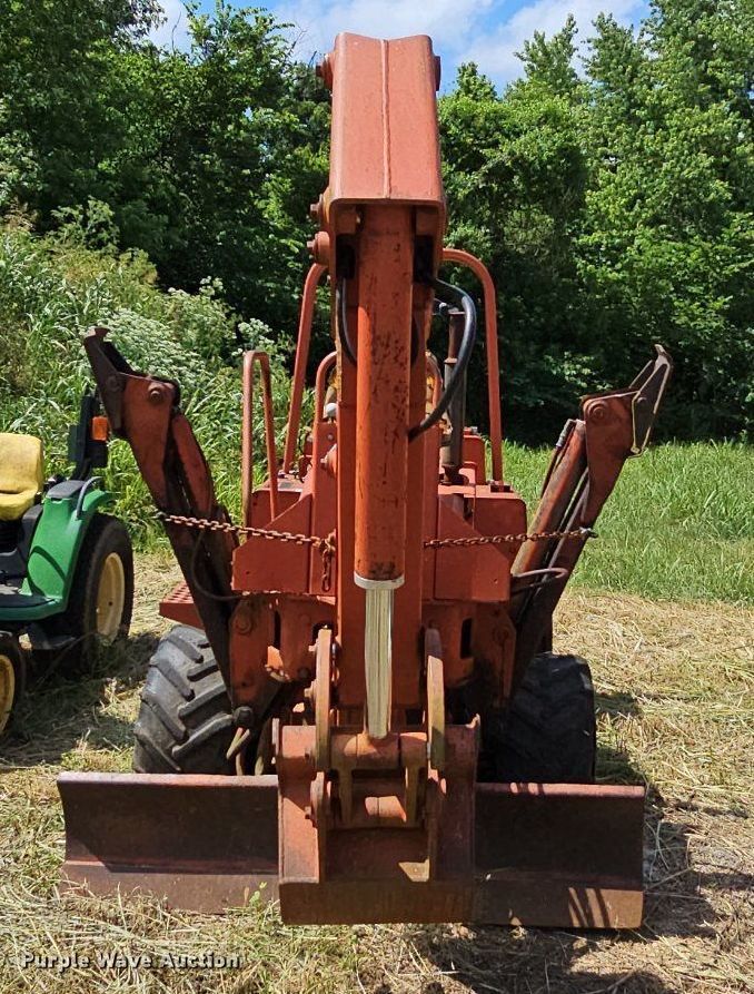 image for item LW9720 1988 Ditch Witch 4010  trencher