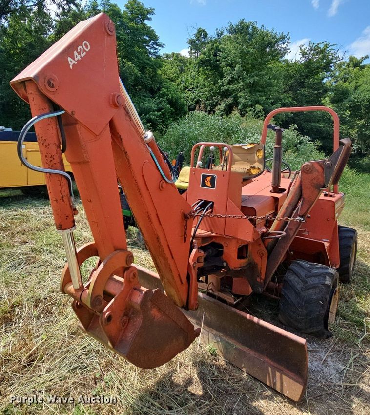 image for item LW9720 1988 Ditch Witch 4010  trencher