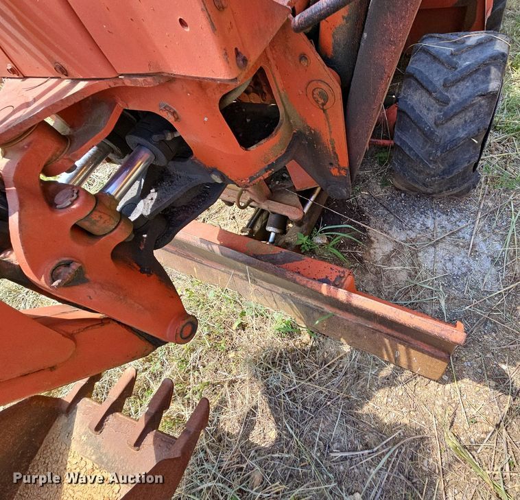 image for item LW9720 1988 Ditch Witch 4010  trencher