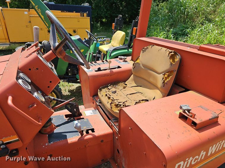 image for item LW9720 1988 Ditch Witch 4010  trencher