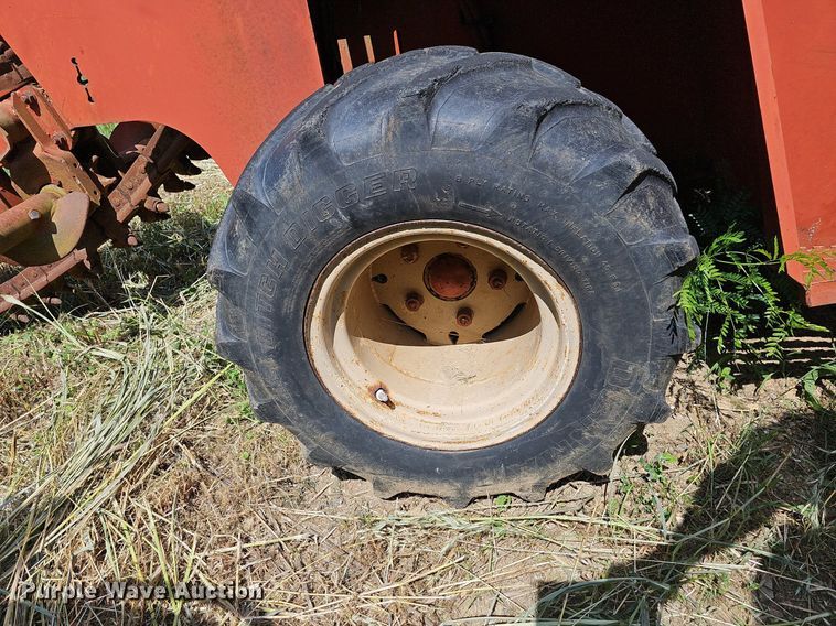 image for item LW9720 1988 Ditch Witch 4010  trencher