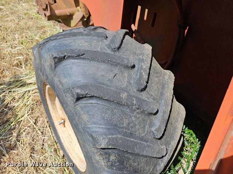 image for item LW9720 1988 Ditch Witch 4010  trencher