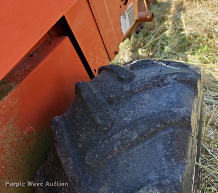 image for item LW9720 1988 Ditch Witch 4010  trencher