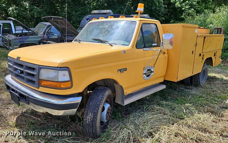 image for item LW9722 1994 Ford F450 Super Duty  utility / service truck