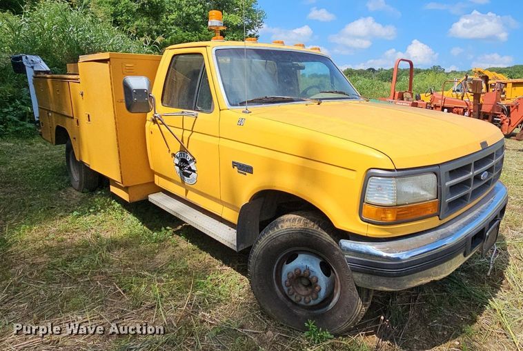image for item LW9722 1994 Ford F450 Super Duty  utility / service truck
