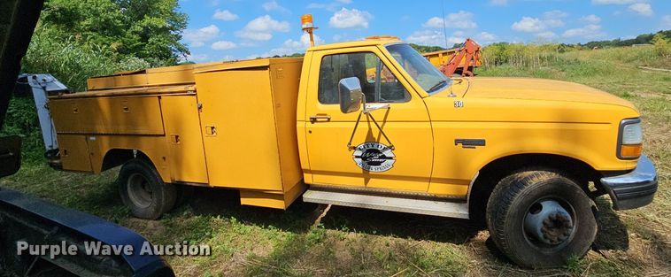 image for item LW9722 1994 Ford F450 Super Duty  utility / service truck