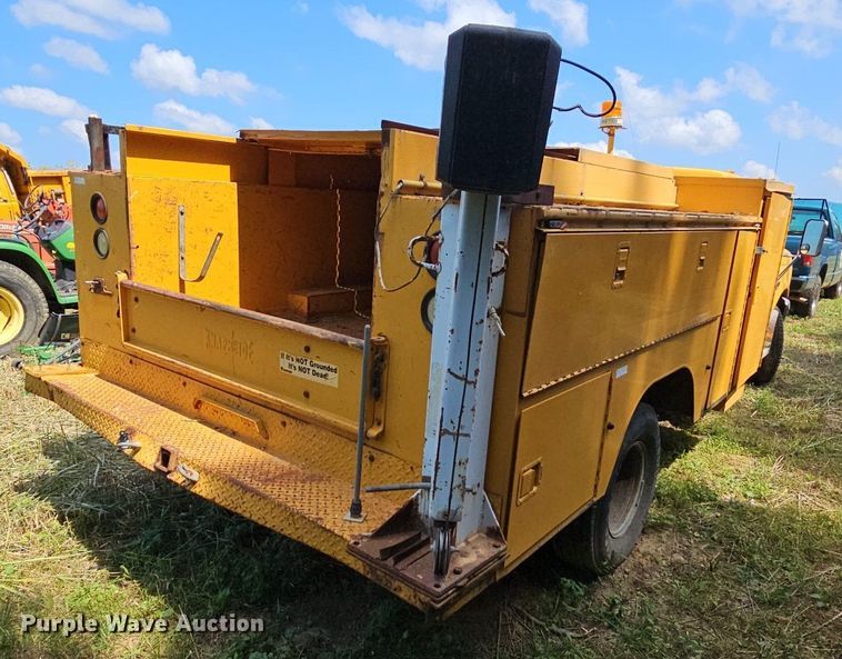 image for item LW9722 1994 Ford F450 Super Duty  utility / service truck
