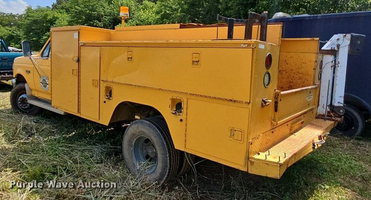 image for item LW9722 1994 Ford F450 Super Duty  utility / service truck
