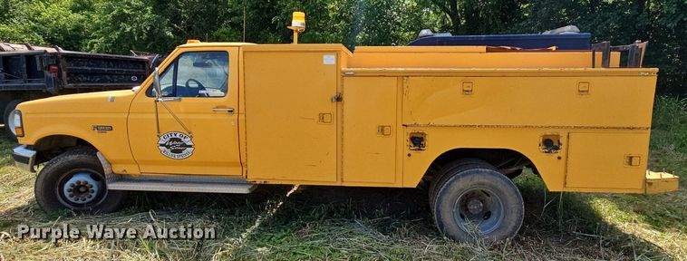 image for item LW9722 1994 Ford F450 Super Duty  utility / service truck