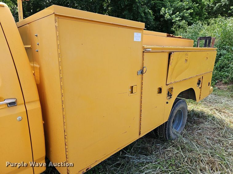 image for item LW9722 1994 Ford F450 Super Duty  utility / service truck