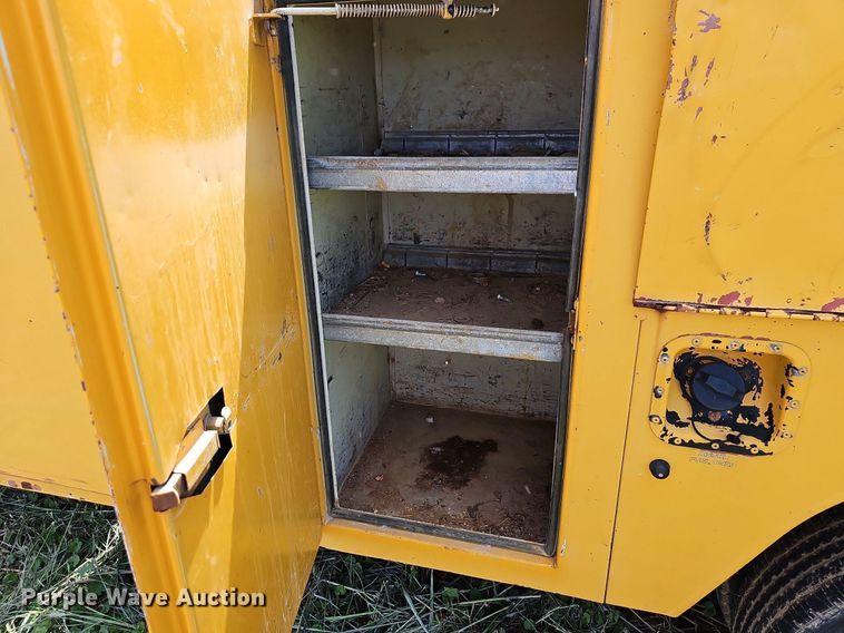 image for item LW9722 1994 Ford F450 Super Duty  utility / service truck