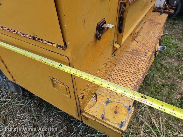 image for item LW9722 1994 Ford F450 Super Duty  utility / service truck