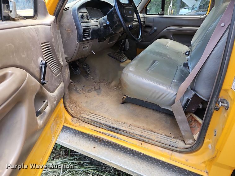 image for item LW9722 1994 Ford F450 Super Duty  utility / service truck