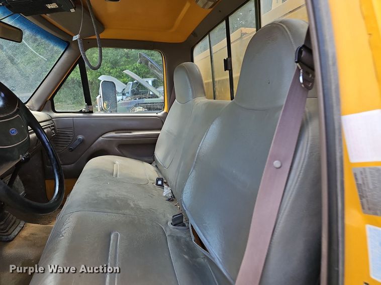 image for item LW9722 1994 Ford F450 Super Duty  utility / service truck