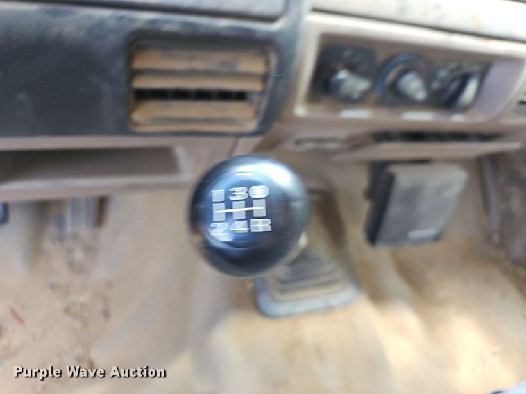 image for item LW9722 1994 Ford F450 Super Duty  utility / service truck