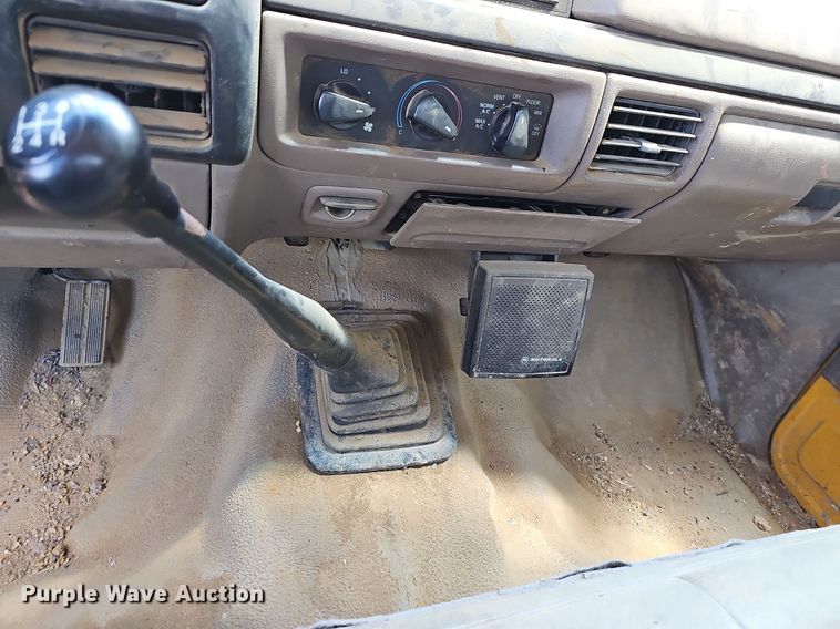 image for item LW9722 1994 Ford F450 Super Duty  utility / service truck