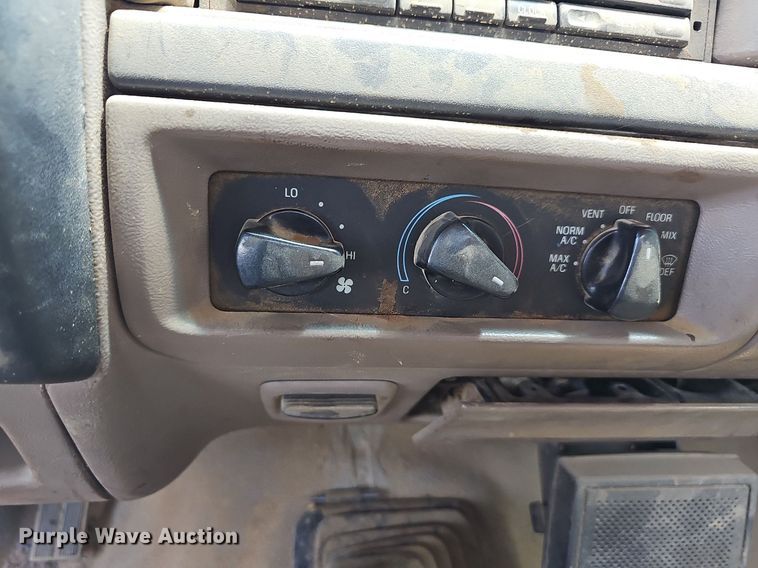 image for item LW9722 1994 Ford F450 Super Duty  utility / service truck