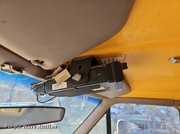 image for item LW9722 1994 Ford F450 Super Duty  utility / service truck