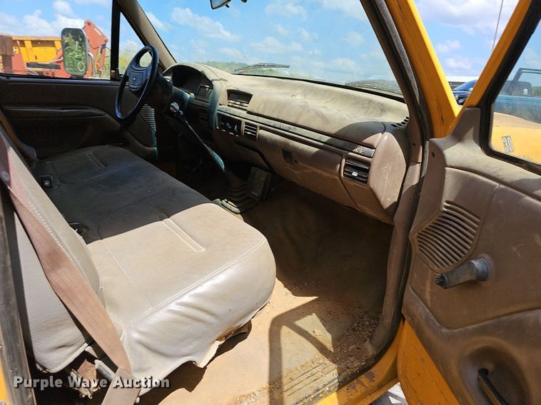 image for item LW9722 1994 Ford F450 Super Duty  utility / service truck