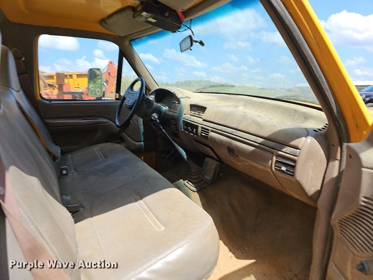 image for item LW9722 1994 Ford F450 Super Duty  utility / service truck