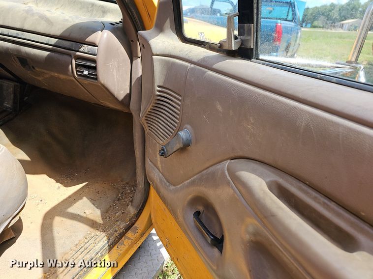 image for item LW9722 1994 Ford F450 Super Duty  utility / service truck