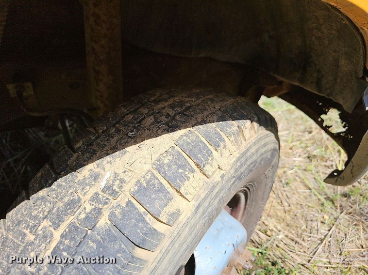 image for item LW9722 1994 Ford F450 Super Duty  utility / service truck