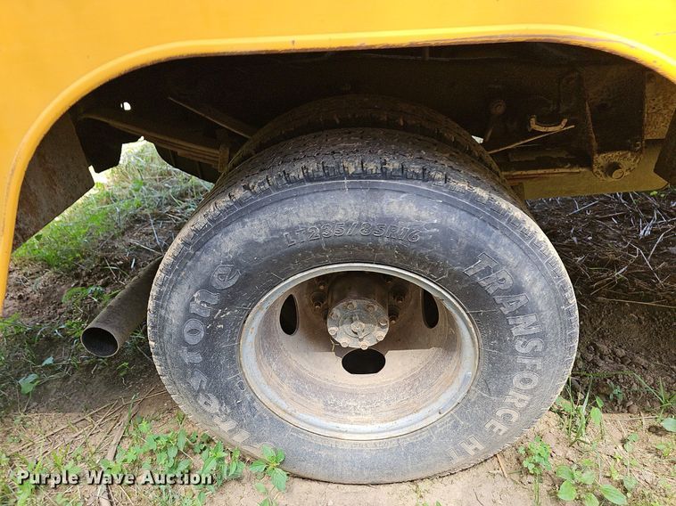 image for item LW9722 1994 Ford F450 Super Duty  utility / service truck