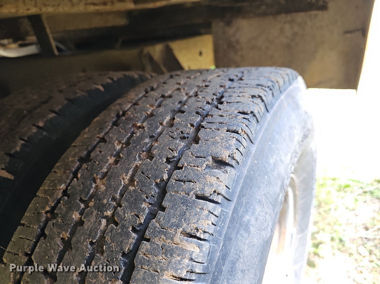 image for item LW9722 1994 Ford F450 Super Duty  utility / service truck