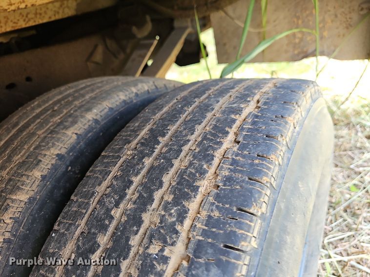 image for item LW9722 1994 Ford F450 Super Duty  utility / service truck