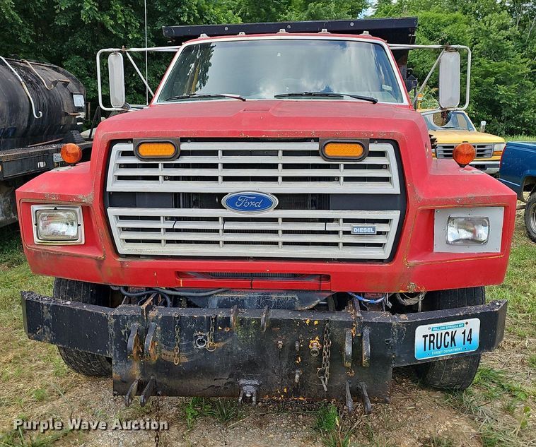image for item LW9724 1990 Ford F800  dump truck