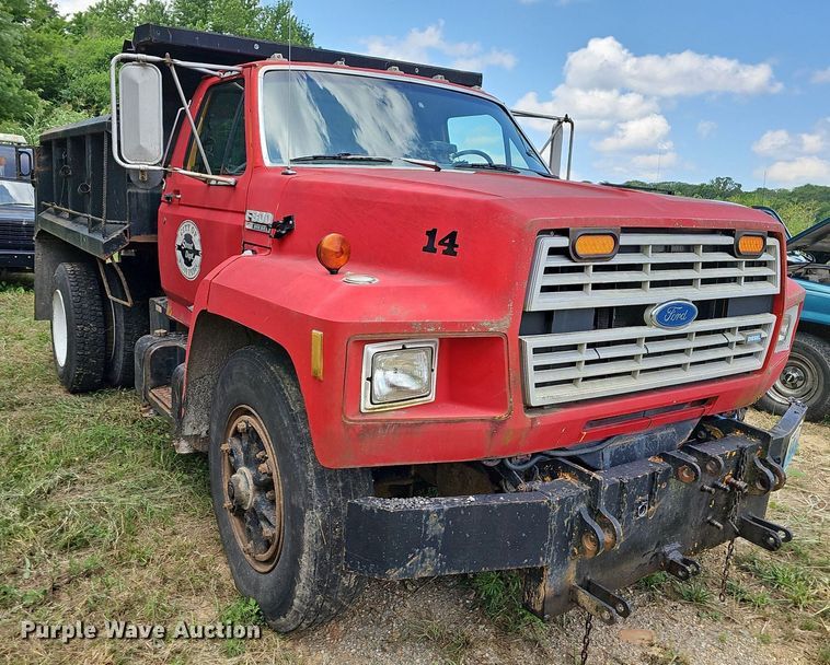 image for item LW9724 1990 Ford F800  dump truck