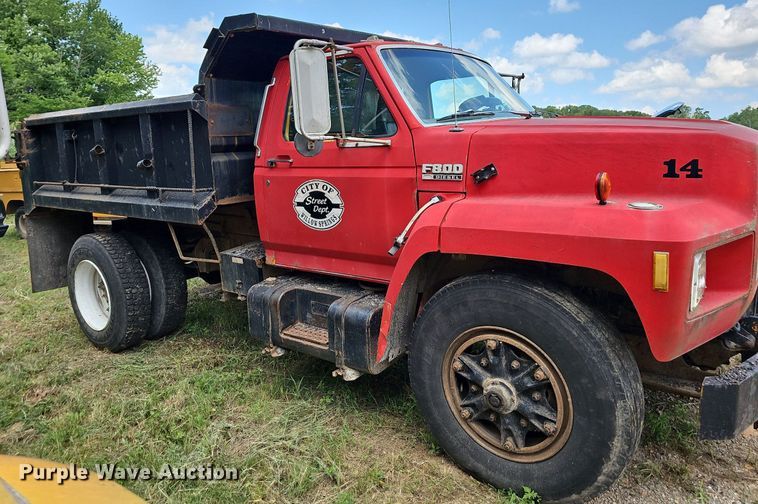 image for item LW9724 1990 Ford F800  dump truck