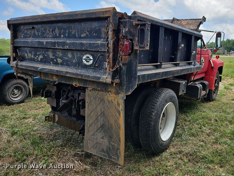 image for item LW9724 1990 Ford F800  dump truck