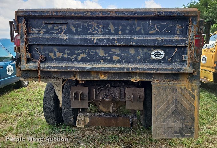 image for item LW9724 1990 Ford F800  dump truck