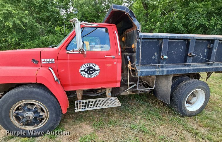 image for item LW9724 1990 Ford F800  dump truck